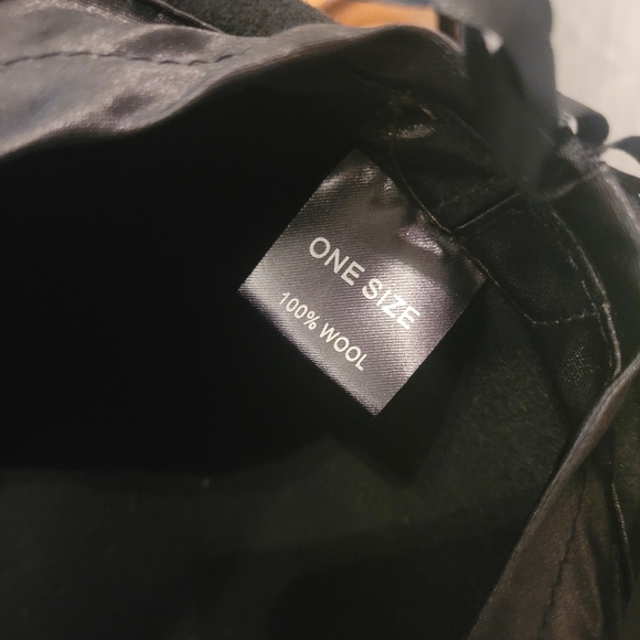 100% wool Adora hat with gold chain accent  ..new - Picture 3 of 7